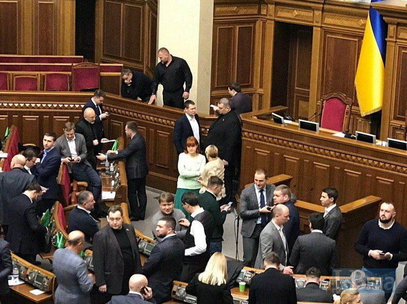 Рада завершила засідання, розглянувши понад 10 поправок до законопроекту про ринок землі