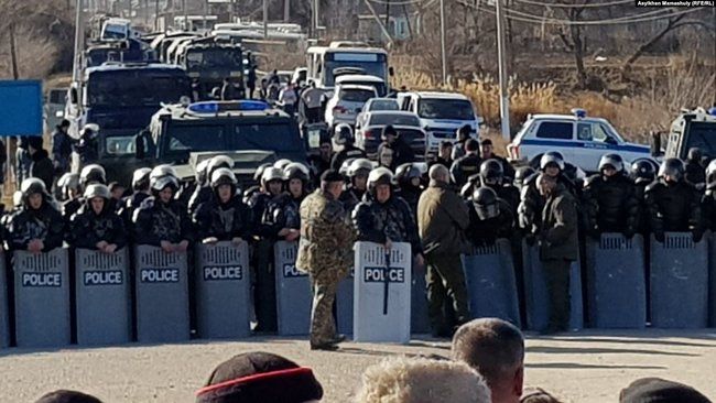 Масові заворушення на півдні Казахстану: загинули 10 осіб, 39 госпіталізовано, 4,5 тис. втекли в Киргизстан
