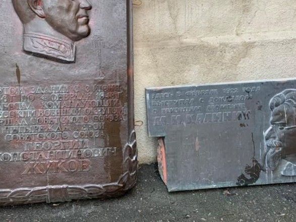 В Одесі вдруге демонтували пам’ятну дошку Калініну