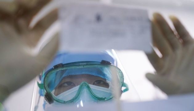 Від коронавірусу у світі померли 2128 осіб