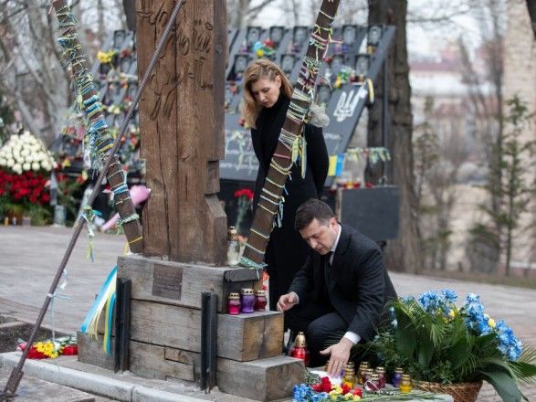 Зеленський із дружиною вшанували пам’ять Героїв Небесної Сотні