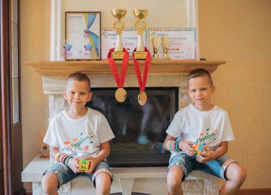 10-річні брати-близнюки з Глобиного перемогли на Міжнародній олімпіаді з ментальної арифметики