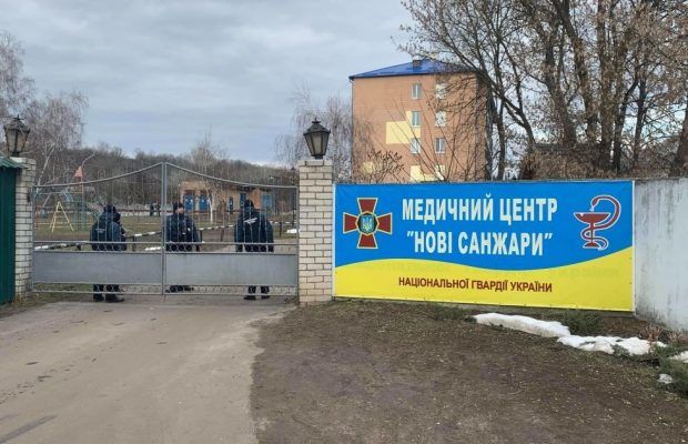 Сутички у Нових Санжарах: 23 затриманих відпустили, 5 поліцейських у лікарні, медцентр охороняє 200 силовиків