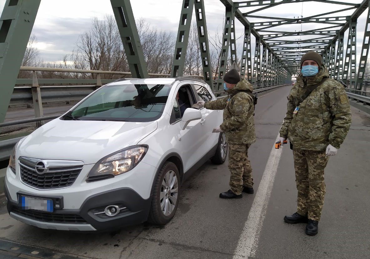 Недопущення коронавірусу в Україну: перевірку посилять на кордоні зі Словаччиною, Румунією та Польщею
