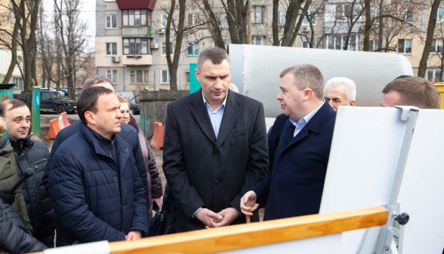 Кличко спустився до каналізаційного колектора