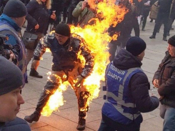 Чоловік, який вчинив самопідпал - АТОвець