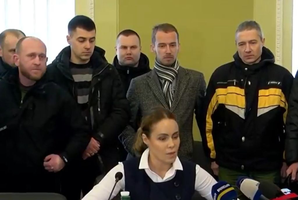 «Чемодан, вокзал, Росія»: активісти вигнали депутата «ОПЗЖ» Королевську з приміщення Львівської ОДА