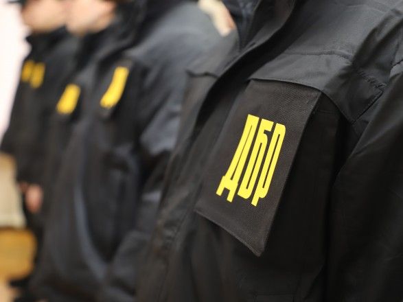 У лютому ДБР повідомило про підозру 257 особам, серед них військові, митники та нардепи