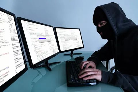 Інтернет-аферисти пропонують ліки проти коронавірусу: МВС закликає не вірити