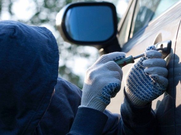 У Тернополі з двох автомобілів невідомі викрали понад 2,5 млн гривень