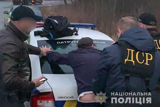 Поліція Тернопільщині піймала шахраїв, які заробляли на схемі «ваш син у поліції»