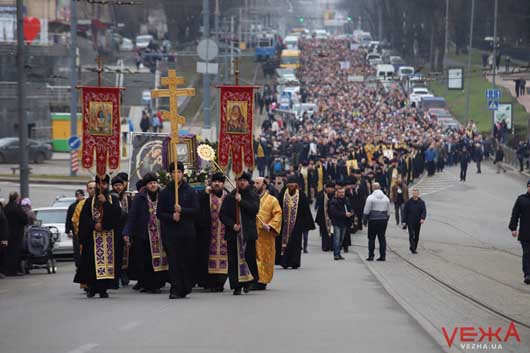 Спротив коронавірусу: у Китаї темпи зараження сповільнюються, у світі — прискорюються