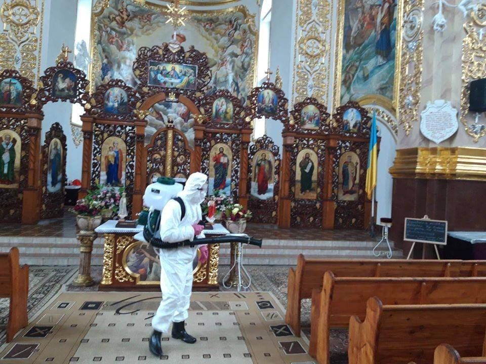 На Тернопільщині дезінфікують церкву, де служив хворий на коронавірус священник