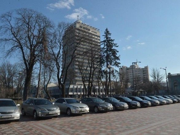 Рада передала 25 автомобілів лікарням для боротьби із коронавірусом