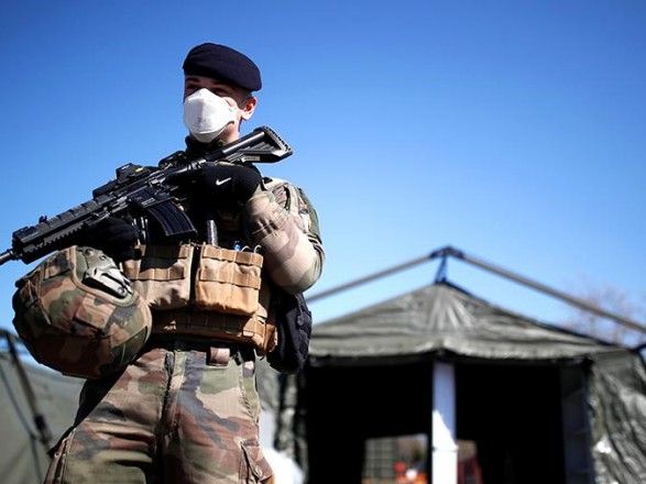Франція оголосила військову операцію для боротьби з коронавірусом