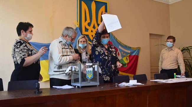 В Глухові ексрегіонал намагається узурпувати владу