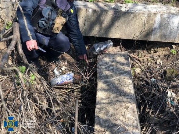 На Донбасі виявили схованку пластиду