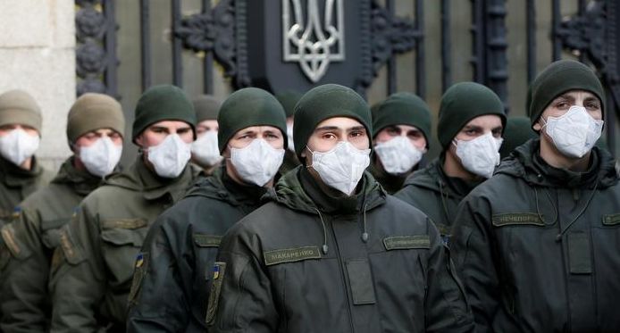 Аваков каже про повернення з-за кордону сотень тисяч українців