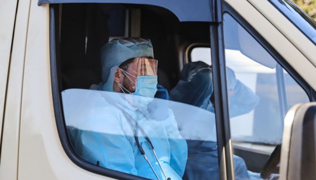 У Монастириську масово захворіли на коронавірус 24 медики
