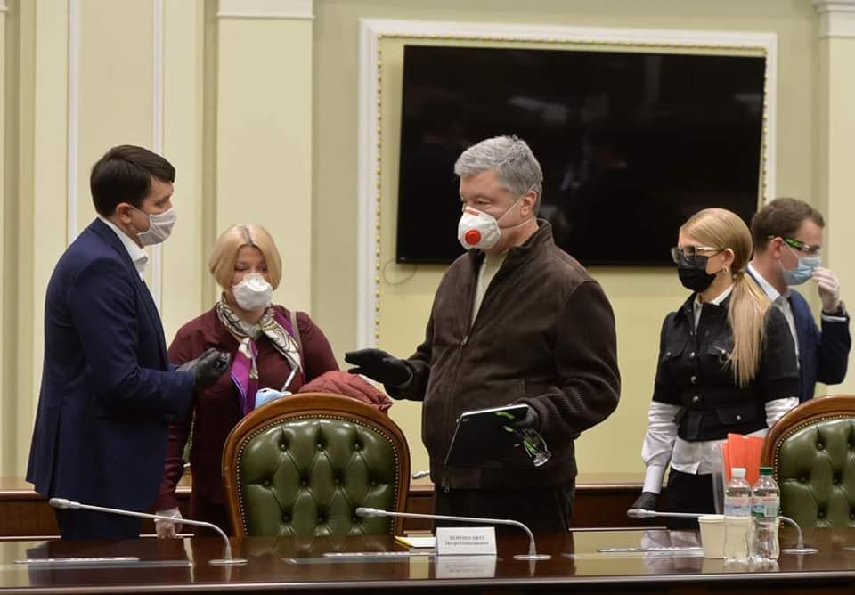 Міністри Ємець і Уманський офіційно подали у відставку
