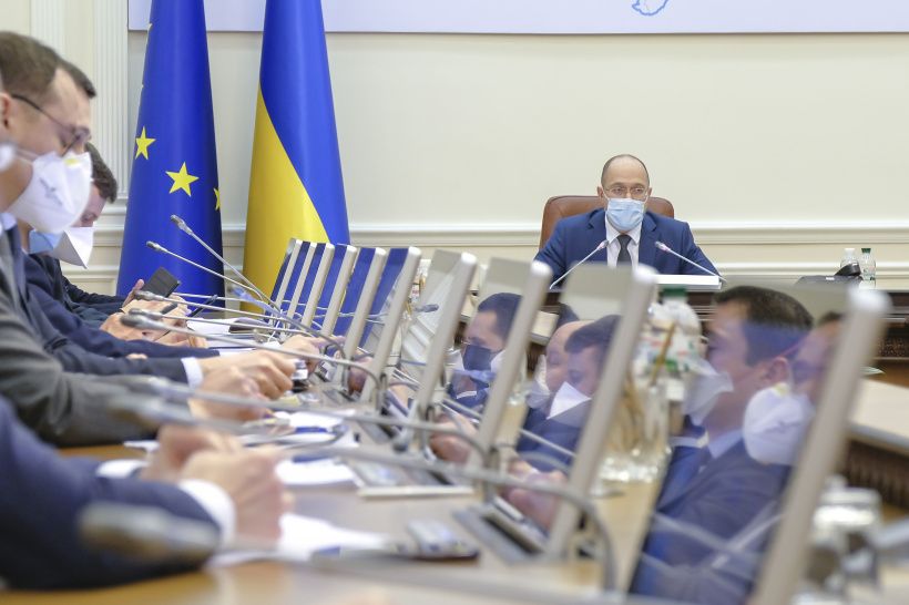 Уряд Шмигаля заборонить ходити без маски