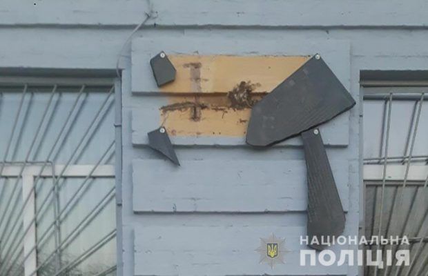 У Полтаві вандали знову знищили меморіальні дошки загиблим АТОвцям і Петлюрі