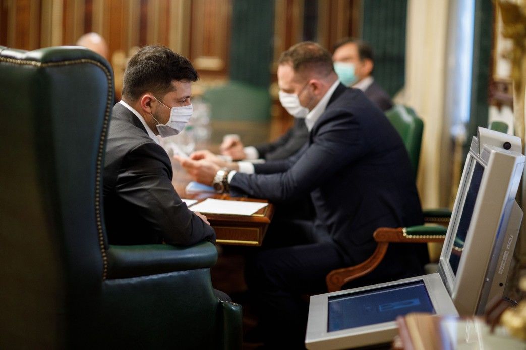 Зеленський обмежить зарплати держслужбовців: не більше 47 тисяч грн