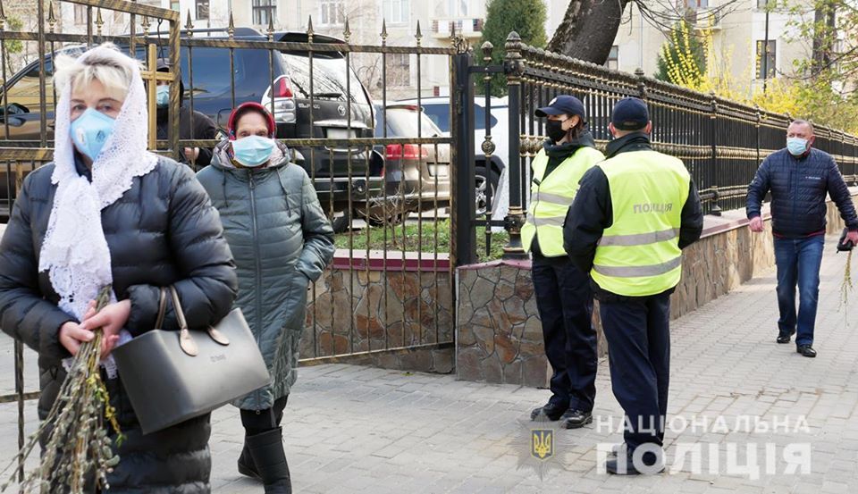 Прецедент Кельменецького суду: захисні маски має купувати держава
