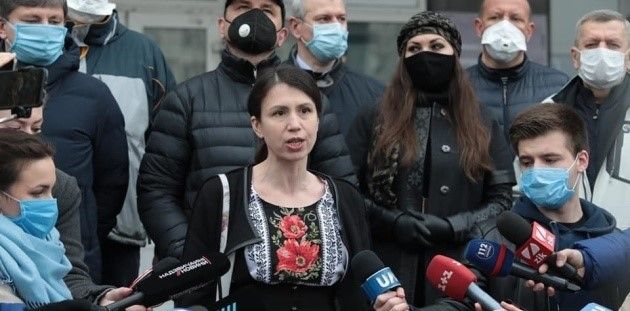 Під ДБР відбулася акція на підтримку Чорновол попри карантин
