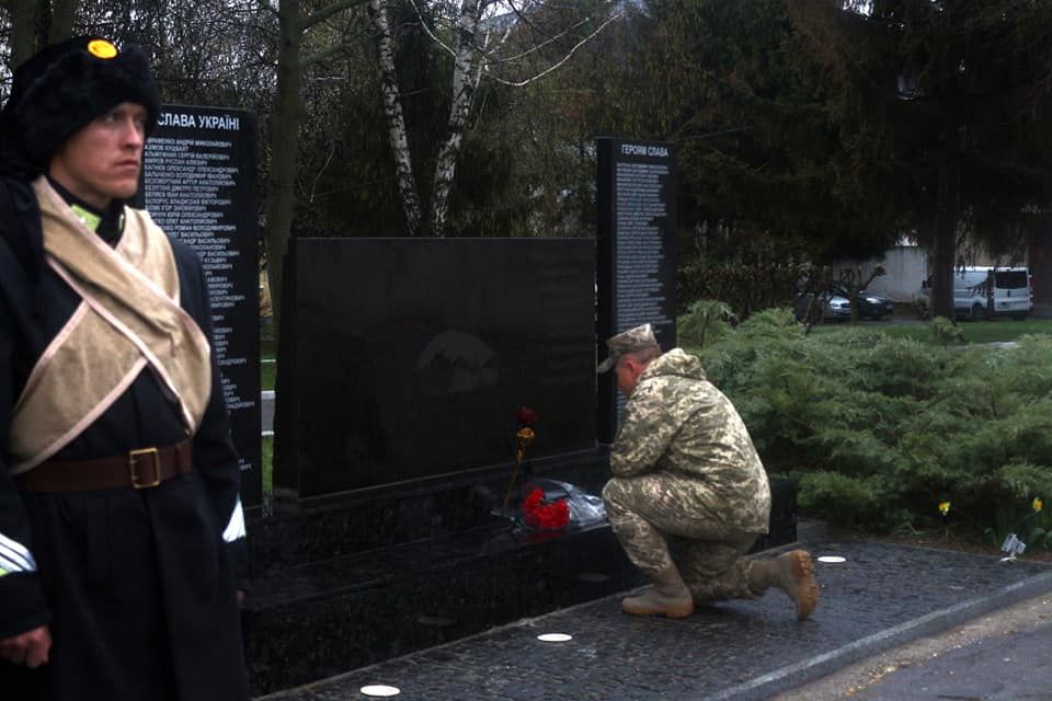 Меморіал пам’яті полеглих на Донбасі відкрили у 72 омбр імені Чорних Запорожців