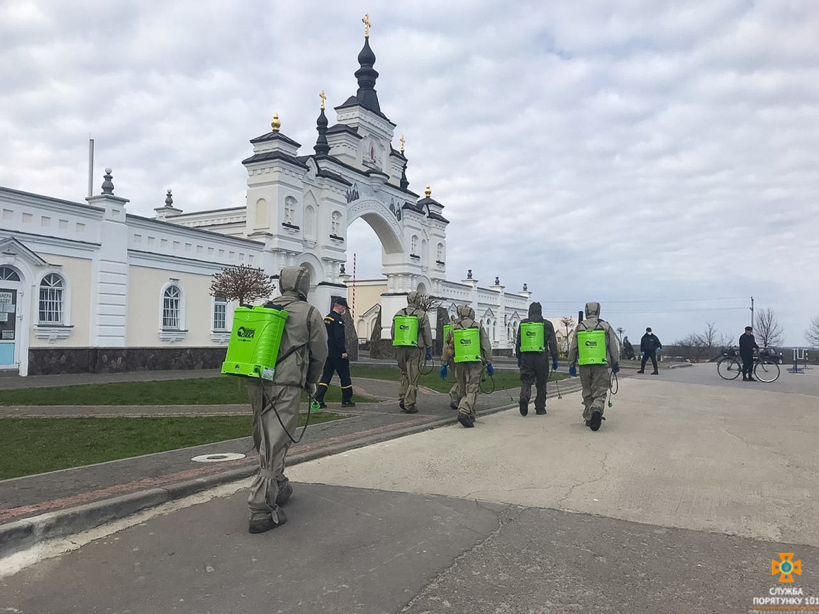Чхали на усі перестороги: як Почаївська лавра стала осередком зараження коронавірусом