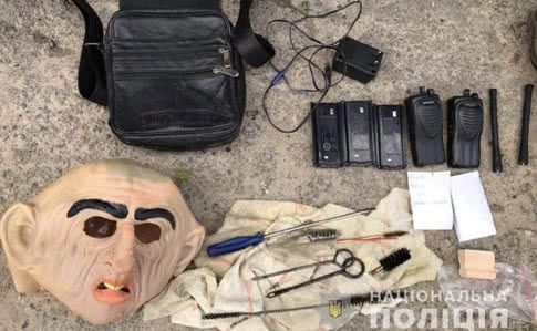 Грабували фермерів і підприємців: на Київщині затримали озброєну банду, фото, відео
