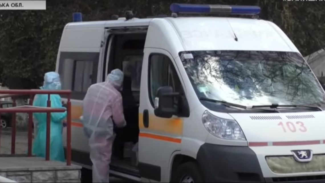 У МОЗ прокоментували скандал із закупівлею костюмів для захисту лікарів