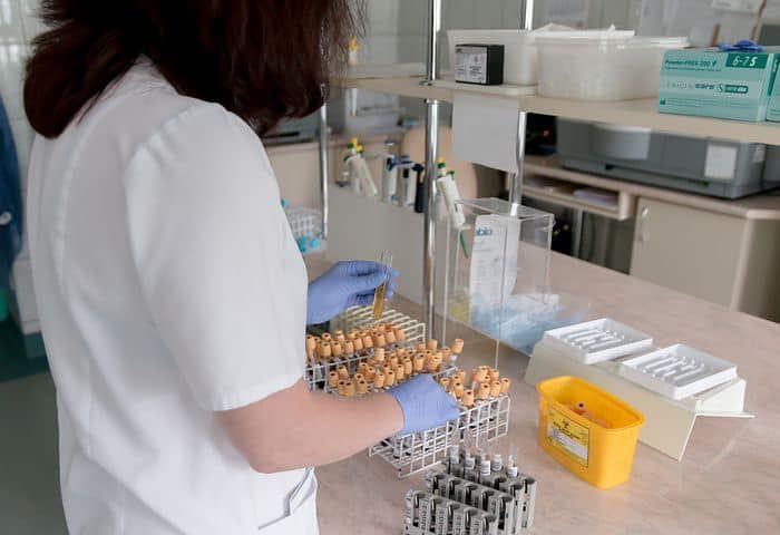 Коронавірус: у Києві не вистачає лабораторій для тестування