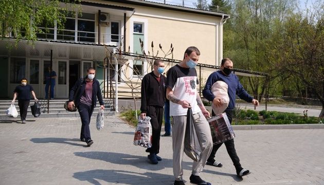 Колишні бранці Кремля пройшли обсервацію