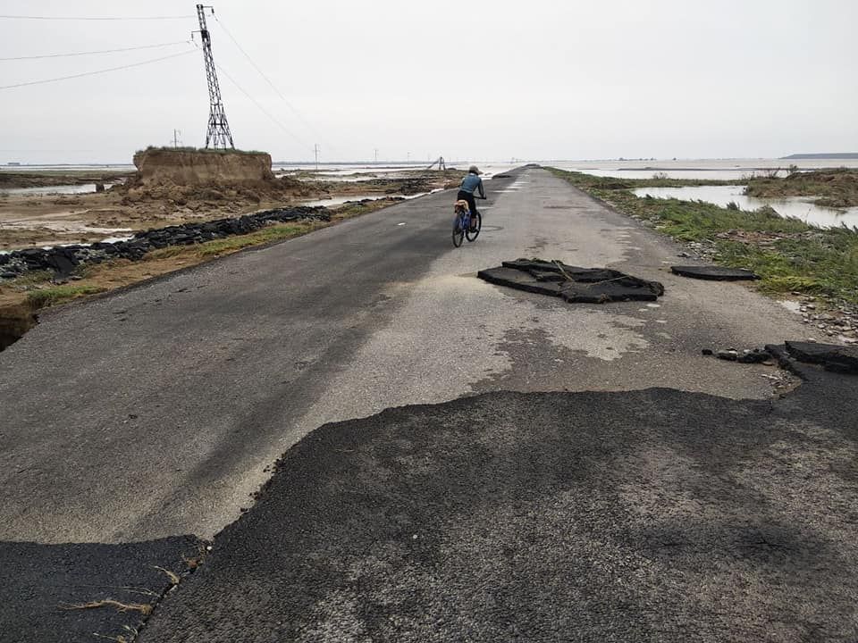 В Узбекистані прорвало греблю Сардобінського водосховища: 12 тисяч евакуйованих, відео