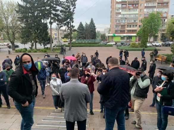 Мер Черкас Бондаренко отримав привіт від Зеленського і повістку на допит