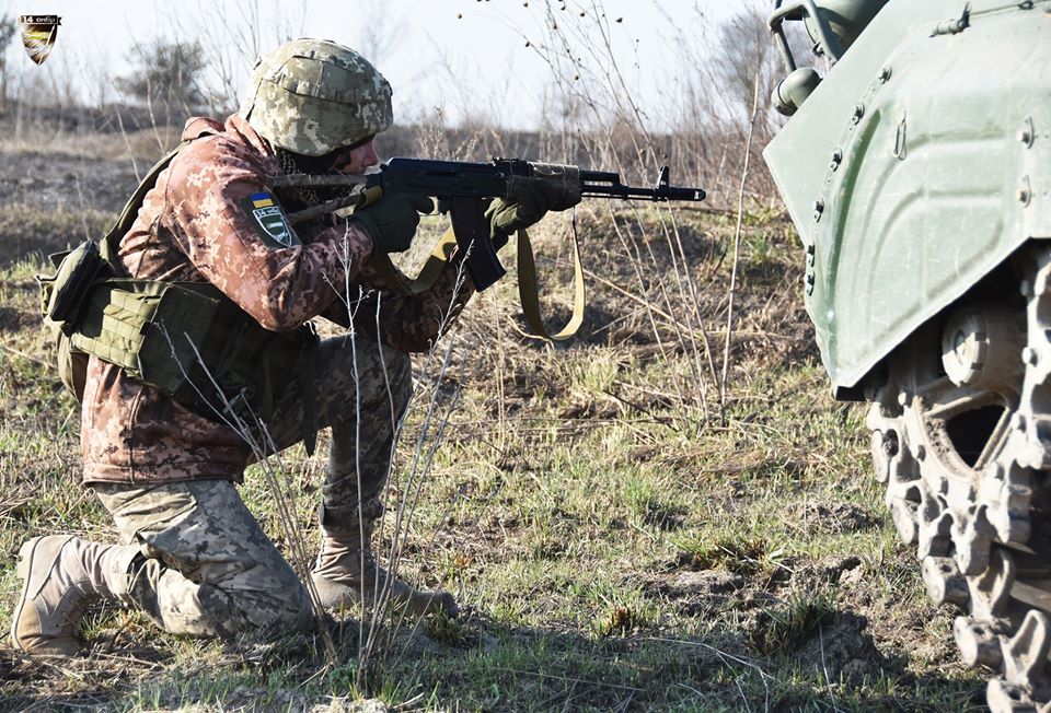 На Донбасі зросла кількість обстрілів: четверо поранених