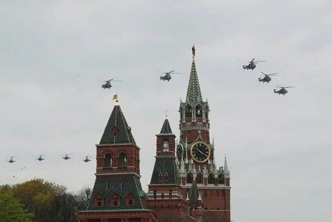 Росія 9 травня влаштує майже 50 авіапарадів з літаками і вертольотами