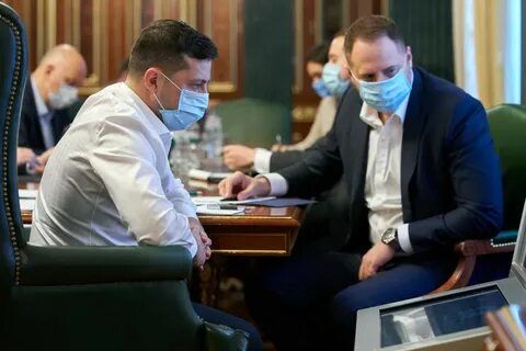 Медики отримають доплати до кінця тижня, Зеленський шукає винних у затримці