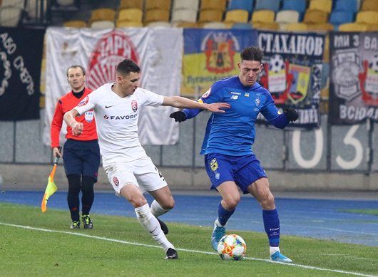 Футбольний чемпіонат України можуть дограти у двох містах за принципом «з’їзних» турів
