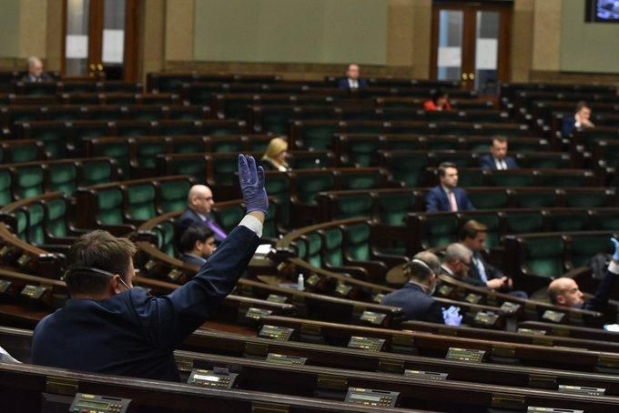 У Польщі обиратимуть президента поштою