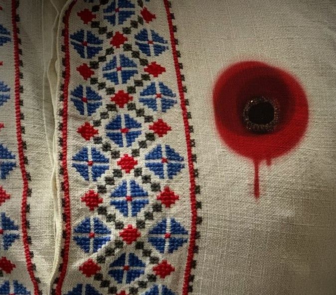 Андрій Єрмоленко створив плакат із закривавленим маком: «Ніколи? Знову…»