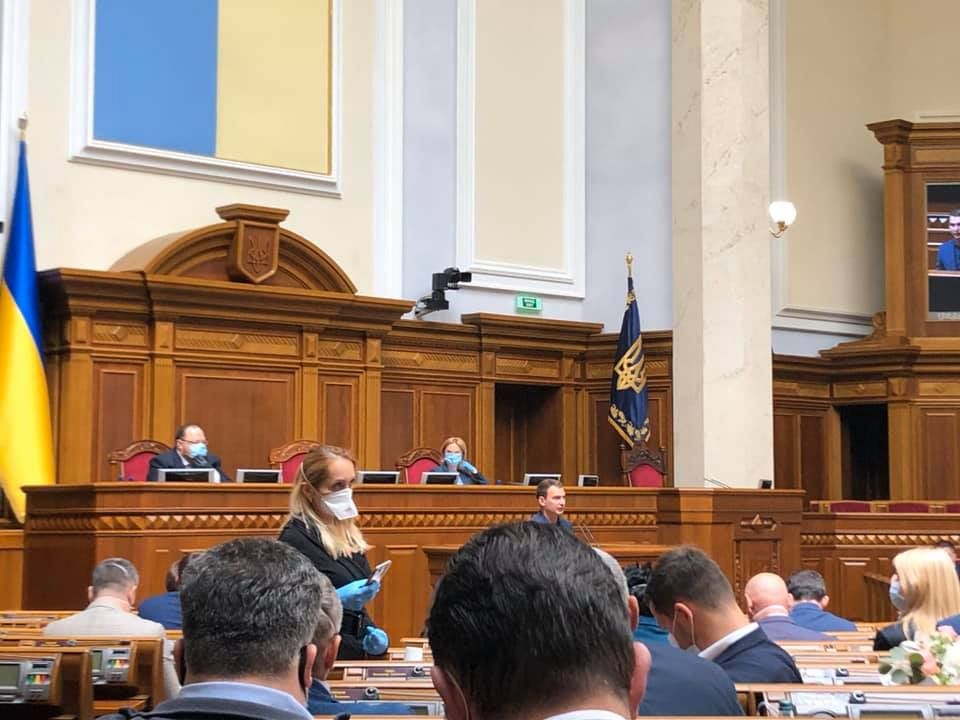 Рада ухвалила антиколомойський закон у присутності Зеленського