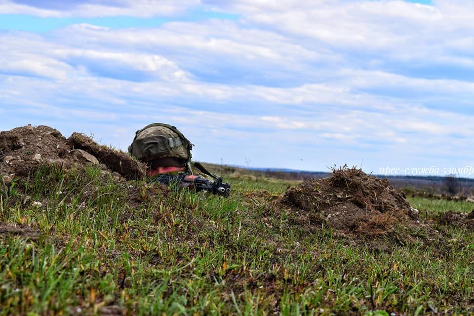 Під Авдіївкою гатили з мінометів: поранено бійця ЗСУ