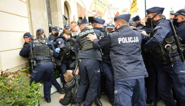 У Варшаві страйкували підприємці: 400 затриманих