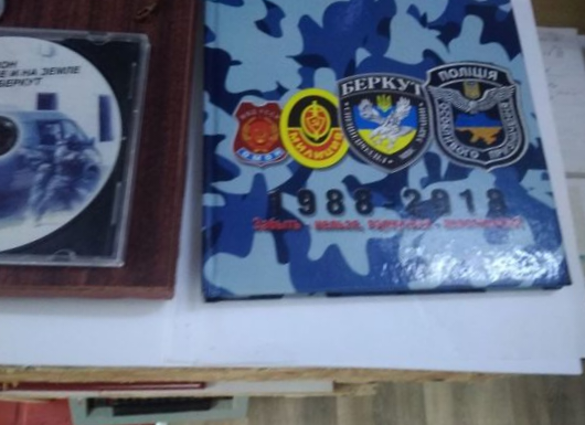 На Черкащині активісти допомогли демонтувати експозицію вшанування «беркутівців»