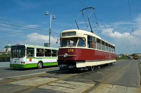 Наземний транспорт, дитсадки та готелі: які пом'якшення карантину можуть запровадити з 22 травня