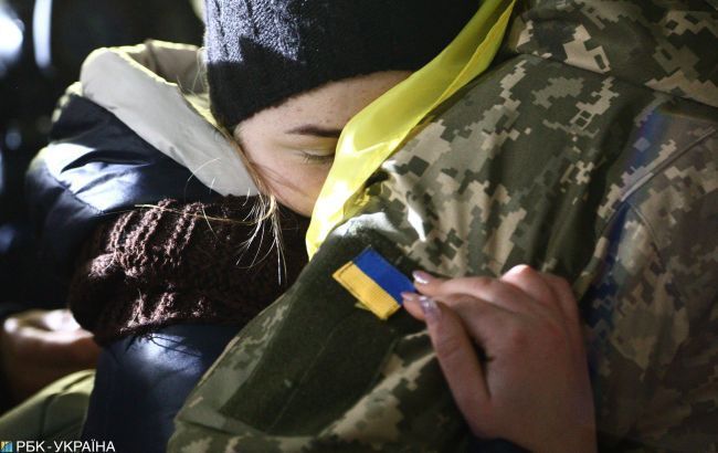 На Луганщині один військовй загинув, 6 поранені через влучення міни у вантажний автомобіль ЗСУ