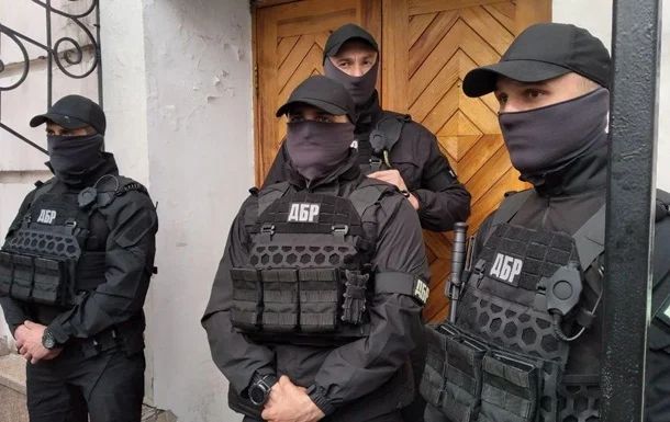 Музей Гончара штурмували бійці ДБР без рішення суду, фото